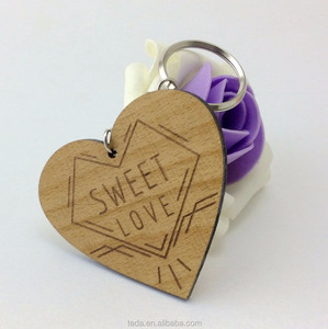 Bán Buôn Tùy Chỉnh Cắt Laser Hình Trái Tim Gỗ Keychain Gỗ Thủ Công Mỹ Nghệ Hộp Gỗ & Tường Dấu Hiệu - Product Image 4