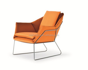 Poltrona Moderna <span class=keywords><strong>per</strong></span> Soggiorno - Gambe in Metallo, Schienale Imbottito Morbido, Design Inclinato - Product Image 1