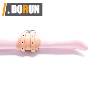 <span class=keywords><strong>Soporte</strong></span> <span class=keywords><strong>de</strong></span> <span class=keywords><strong>tobillo</strong></span> <span class=keywords><strong>de</strong></span> cuero para hombres y mujeres, pulsera Punk Rock, brazalete para levantamiento <span class=keywords><strong>de</strong></span> pesas, protector <span class=keywords><strong>de</strong></span> <span class=keywords><strong>soporte</strong></span> <span class=keywords><strong>de</strong></span> muñeca - Product Image 1