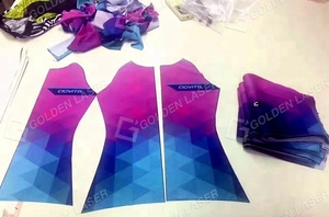 Découpeuse laser <span class=keywords><strong>Scan</strong></span> on the <span class=keywords><strong>Fly</strong></span> pour vêtements par sublimation avec convoyeur et alimentation automatique - Product Image 6