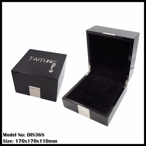 Caja de reloj de lujo para hombre 2026 con patrón de cuero y placa metálica cosida - Product Image 1