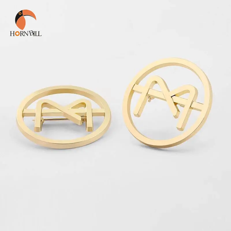 Fabricante de fundición 3D chapados en oro grabado de logotipo de la corona de Metal insignia emblema para tela y tapa