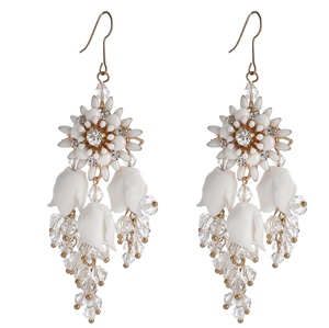 De cristal de lujo de <span class=keywords><strong>la</strong></span> perla de <span class=keywords><strong>la</strong></span> boda de <span class=keywords><strong>la</strong></span> hoja de oro pelo accesorios pendiente nupcial oro hecho a mano de cerámica Flor de las mujeres Tiaras coronas - Product Image 3