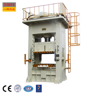 Machine à poinçonner hydraulique, pour couper des bibelots à deux roues
