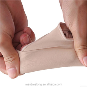 Outil de soin des pieds pour la cyste de l'<span class=keywords><strong>orteil</strong></span> du pied, protège-hallux valgus en nylon extensible, coussin séparateur d'orteils, protège-valgus du pouce mtl - Product Image 4