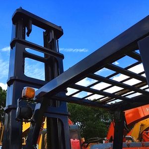 รถยก FD100 Komatsu มือสองสภาพดี - Product Image 4