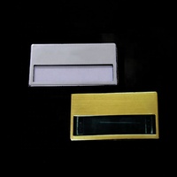 Promotion en gros Pas Cher Personnalisé Décoratif En Aluminium Brossé Estampillé Badge Nominatif En Plastique Réutilisable