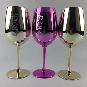 Plastic Roze En Vergulde Wine Glass