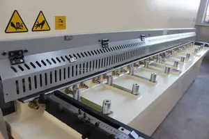 Máquina manual de cisalhamento hidráulico do cnc, guilhotina do metal da folha para venda, guilhotinas usadas