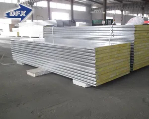 China billige mehrfarbige Glasfaser Wolle isolierte Dach Sandwich platte für Stahl Gebäude fassade