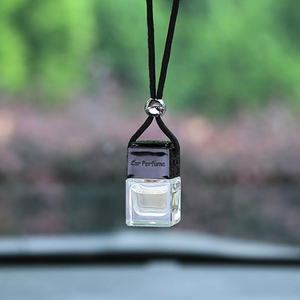 Botellas de <span class=keywords><strong>perfume</strong></span> de coche de vidrio transparente de 8ml de forma cuadrada Difusor de coche colgante de plástico con tapa de madera para ambientador - Product Image 6
