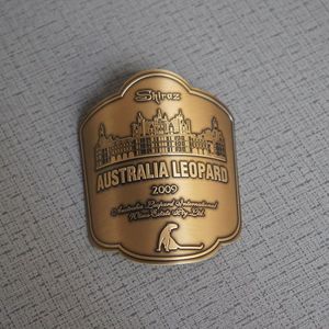 ที่กำหนดเองทนทานอาวุโสโรงงานนูนโลโก้กาวทองโลหะ/อลูมิเนียมป้ายสติกเกอร์สำหรับไวน์ - Product Image 3