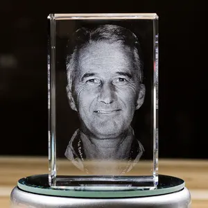 Großhandel 3D Crystal Image Laser Cube Foto rahmen für Geburtstag Souvenirs