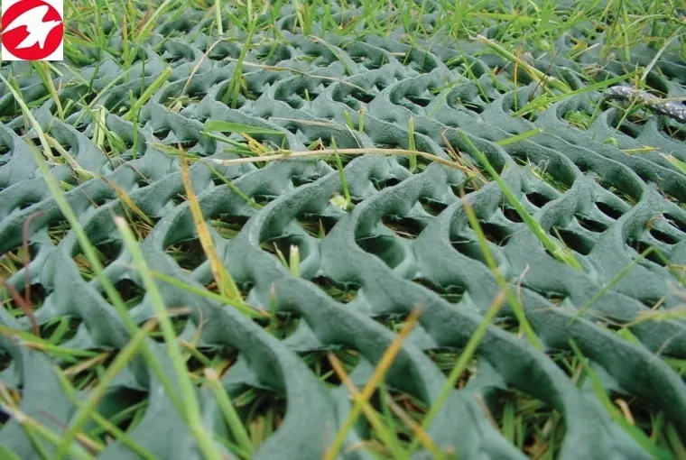 Plastic grass and turf reinforcement mesh net for grass protection mat