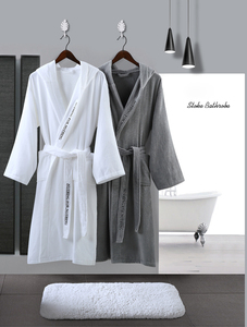 Peignoir en velours et éponge à capuche, logo brodé personnalisé, pour club de combat, coloré - Product Image 2