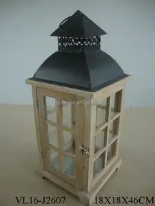 Lanterna di legno W/top in metallo
