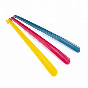 מפעל מפעל סיטונאי שימוש ביתי מרים אדום שחור כחול צבעוני עוזר עצלן מותאם אישית ידית ארוכה במיוחד צופר נעלי פלסטיק - Product Image 2