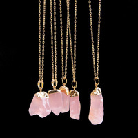 Collier avec pendentif en pierre de cristal de quartz bleu naturel