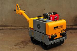 680 kg Handgeführte Doppeltrommel-Mini-Straßenwalze Vibrationswalze mit Kama-Dieselmotor oder Honda-Benzinmotor - Product Image 3
