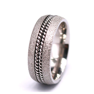 Anneau en titane sablé à double bordure en acier de 8mm avec incrustation centrale - Product Image 1