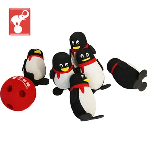इनडोर खेल खिलौना रबर फोम बच्चों मिनी गेंदबाजी गेंद सेट प्यारा inflatable पेंगुइन गेंदबाजी खेल