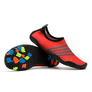 A piedi nudi <span class=keywords><strong>Scarpe</strong></span> di <span class=keywords><strong>Acqua</strong></span> Quick Dry <span class=keywords><strong>Sport</strong></span> Unisex Aqua <span class=keywords><strong>Scarpe</strong></span> Leggero E Resistente Suola per Piscina Spiaggia di Sabbia di Nuotata di Surf Yoga - Product Image 2