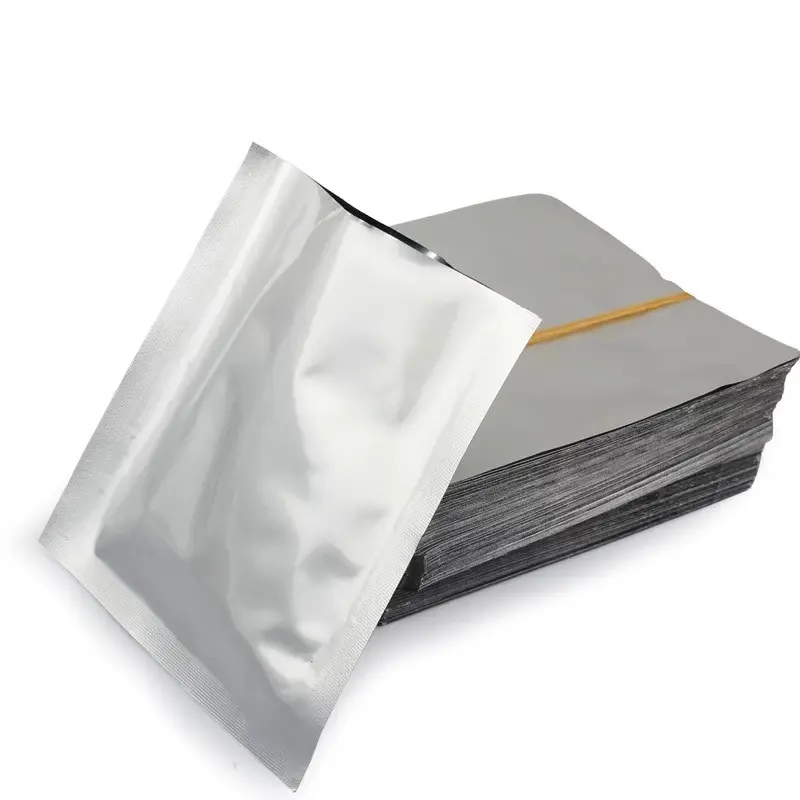 Вакуумный упаковочный пакет серебристого цвета из алюминиевой фольги