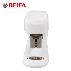 Beifa marca SE0010 Mini cucitrice manuale <span class=keywords><strong>per</strong></span> carta da ufficio in <span class=keywords><strong>plastica</strong></span> bianca di vendita calda - Product Image 3
