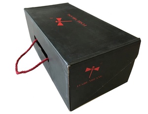 Zapatos y calcetines de hombre de lujo negros con estampado personalizado, cajas rígidas de embalaje con detalle de cuerda de nailon con acabado mate reciclable - Product Image 6