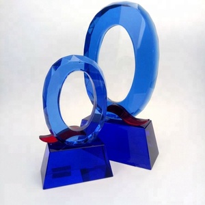 Azul al por mayor trofeos de <span class=keywords><strong>cristal</strong></span> decorativo de <span class=keywords><strong>cristal</strong></span> trofeo K9 vidrio campeón Premio taza para actividades compañía - Product Image 4