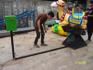 Simulateur de manège mécanique gonflable petit chameau U-Rides U-RB-023-2 1 personne certifié CE pour parc d'attractions - Product Image 4