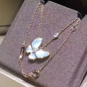 Opal Putih Australia Ditempatkan Kupu-kupu 18K Emas 925 Sterling Kalung Perak