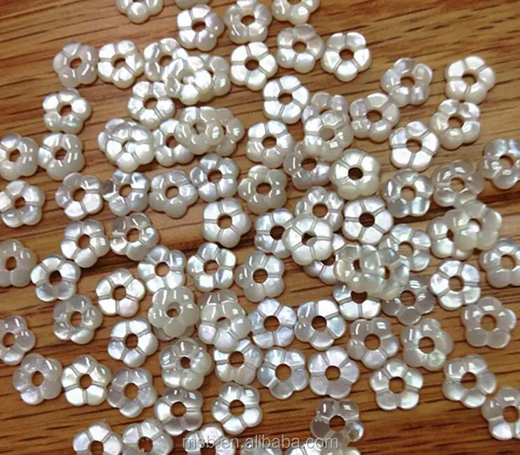 花の形の自然な白い真珠の母梅の花貝殻ジュエリーペンダント