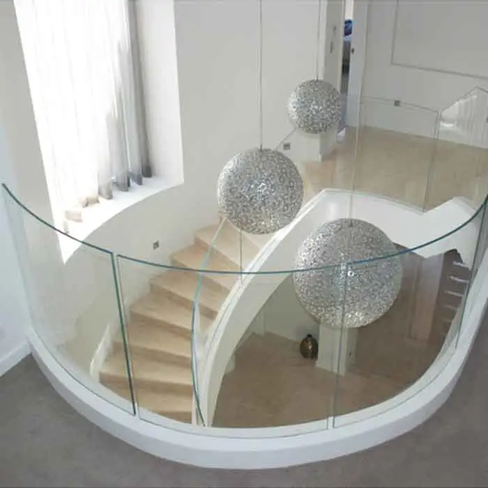 Hoge Kwaliteit Moderne Gebogen Trap Gelaagd Glas Met Binnenglas Wenteltrap