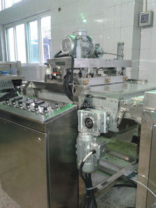 Nouvelle machine à décorer le <span class=keywords><strong>chocolat</strong></span> à bande métallique LST haute productivité 400mm-1200mm, compatible avec la farine <span class=keywords><strong>de</strong></span> fruits, 220V/380V/440V - Product Image 2