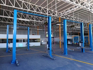 4500kg Due post gantry auto ifts - Product Image 2