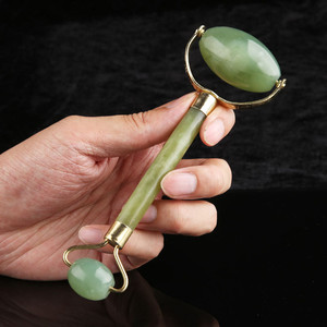 Vendita calda di giada Gua Sha massaggiatore di ghiaccio per il <span class=keywords><strong>viso</strong></span> di giada rullo per il <span class=keywords><strong>viso</strong></span> in <span class=keywords><strong>pietra</strong></span> naturale giada Guasha rullo di <span class=keywords><strong>massaggio</strong></span> - Product Image 3