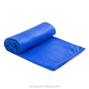 柔软的80% 聚酯纤维和20% 聚酰胺超细纤维毛巾，用于运动和健身房