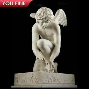 Statue cupidon, pierre naturelle Antoine en marbre blanc, jeu avec un papillon