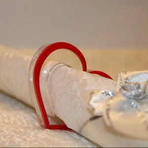 Perspex Partito di Pranzo Decorazione Cuore Rosso Acrilico Anello di Tovagliolo di Nozze