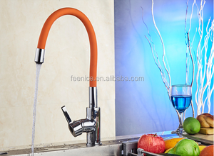 Rubinetto della cucina della curvatura del rubinetto flessibile di 360 grado con il tubo di gomma di colore - Product Image 3