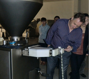 Công nghiệp tự động điện handtmann xúc xích chân không xúc xích phụ <span class=keywords><strong>stuffer</strong></span> máy - Product Image 6