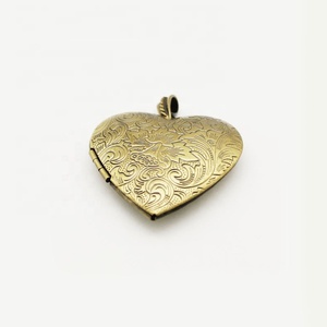 Collier avec pendentif médaillon en forme de cœur de style vintage pour photos et souvenirs - Product Image 2