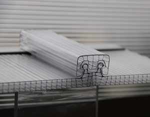 Hoja de policarbonato con estructura de bloqueo en U de 4 capas Premium Sun & PC en relieve 100% Material Bayer ISO9001:2008 Certificado - Product Image 1