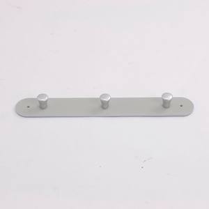 Venta caliente Colgador de montaje en pared con revestimiento de plata 3 ganchos - Product Image 1
