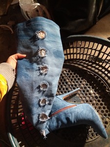 Fabrika Fiyat Yüksek Kalite Ripped Jeans Diz Çizmeler Sivri Burun Yüksek Topuk Kadın Çizmeler 2018 - Product Image 5