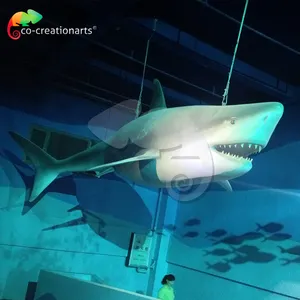 Scultura di squalo a grandezza naturale in vetroresina 3D per parco giochi