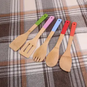 Natürliche Bambus Küchen utensilien Sets mit Farb griff