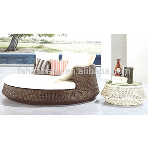 Chaise longue ronde en rotin d'extérieur pour cour et hôtel - Product Image 3