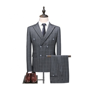 <span class=keywords><strong>Completo</strong></span> <span class=keywords><strong>Uomo</strong></span> Tre Pezzi (Blazer+Gilet+Pantaloni) Nuovo Stile Doppiopetto Taglie Forti Traspirante Antistatico in Lana Pettinata <span class=keywords><strong>Grigio</strong></span> a Quadri - Product Image 1